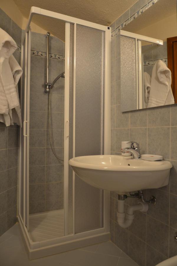 B&B Les Fleurs Gignod Habitación foto